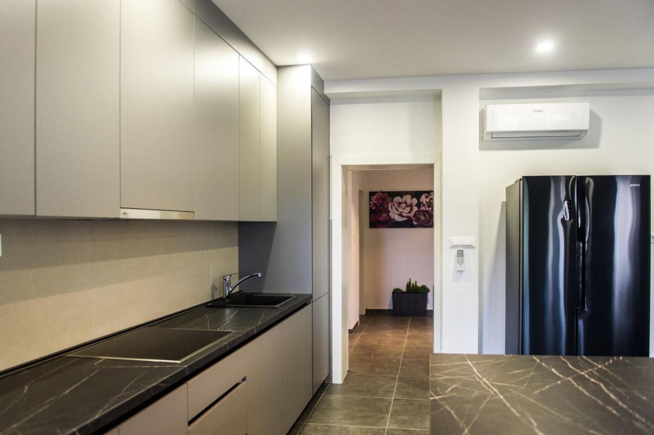 Apartment Lux Elba Kaštela Buitenkant foto